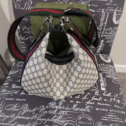 Gucci Medium Attaché Shoulder GG Supreme