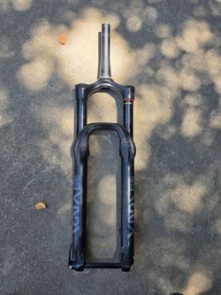 Rockshox Yari , 29" wheels.