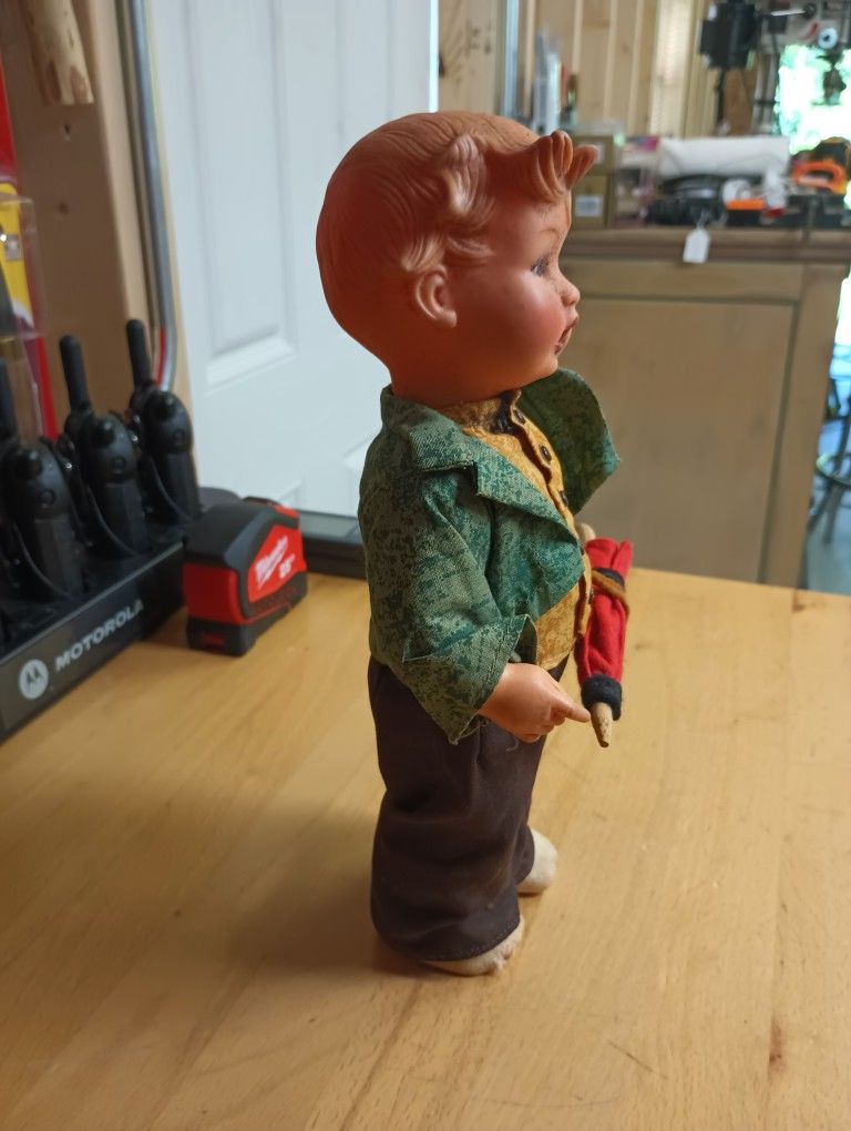 12in Vintage Goebel W.Germany Hummel "The Traveler"