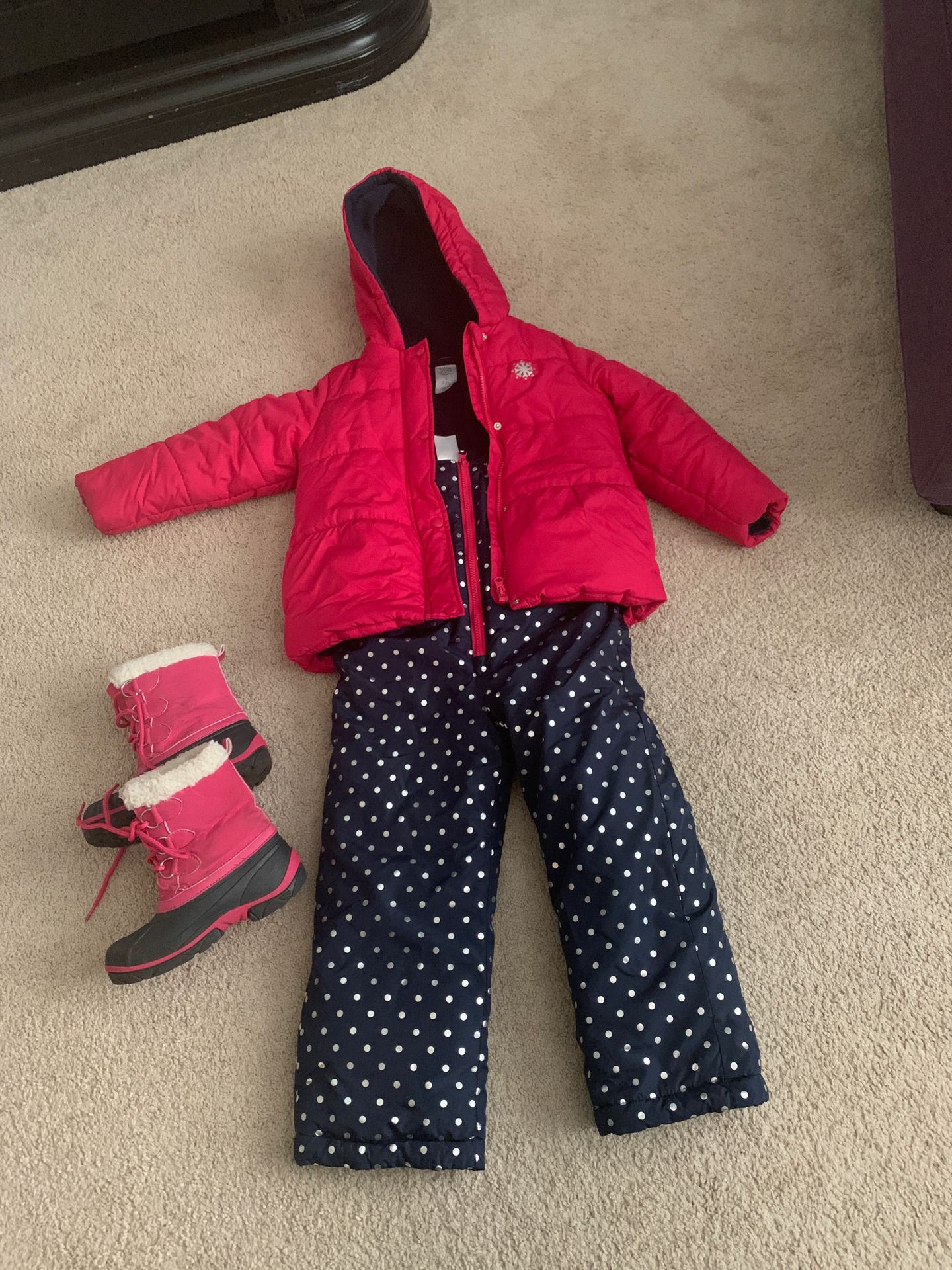 Girls snowsuit and boots- size 6