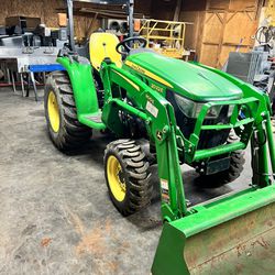 2019 John Deer 3032E Tractor