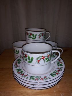 Gibson Holly Tea Cups and Saucers 8pc