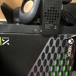 XBOX SERIES X + 4K LG MONITOR AND XBOX STAND