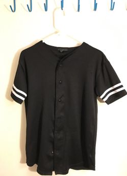 21 Men Baseball Tee Size Small