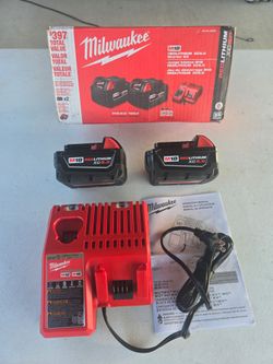 🔥$140 FIRM PRICE, NO NEGOTIABLE🔥 MILWAUKEE M18 18-Volt Lithium-Ion XC Kit with Two 5.0Ah Batteries & Charger.