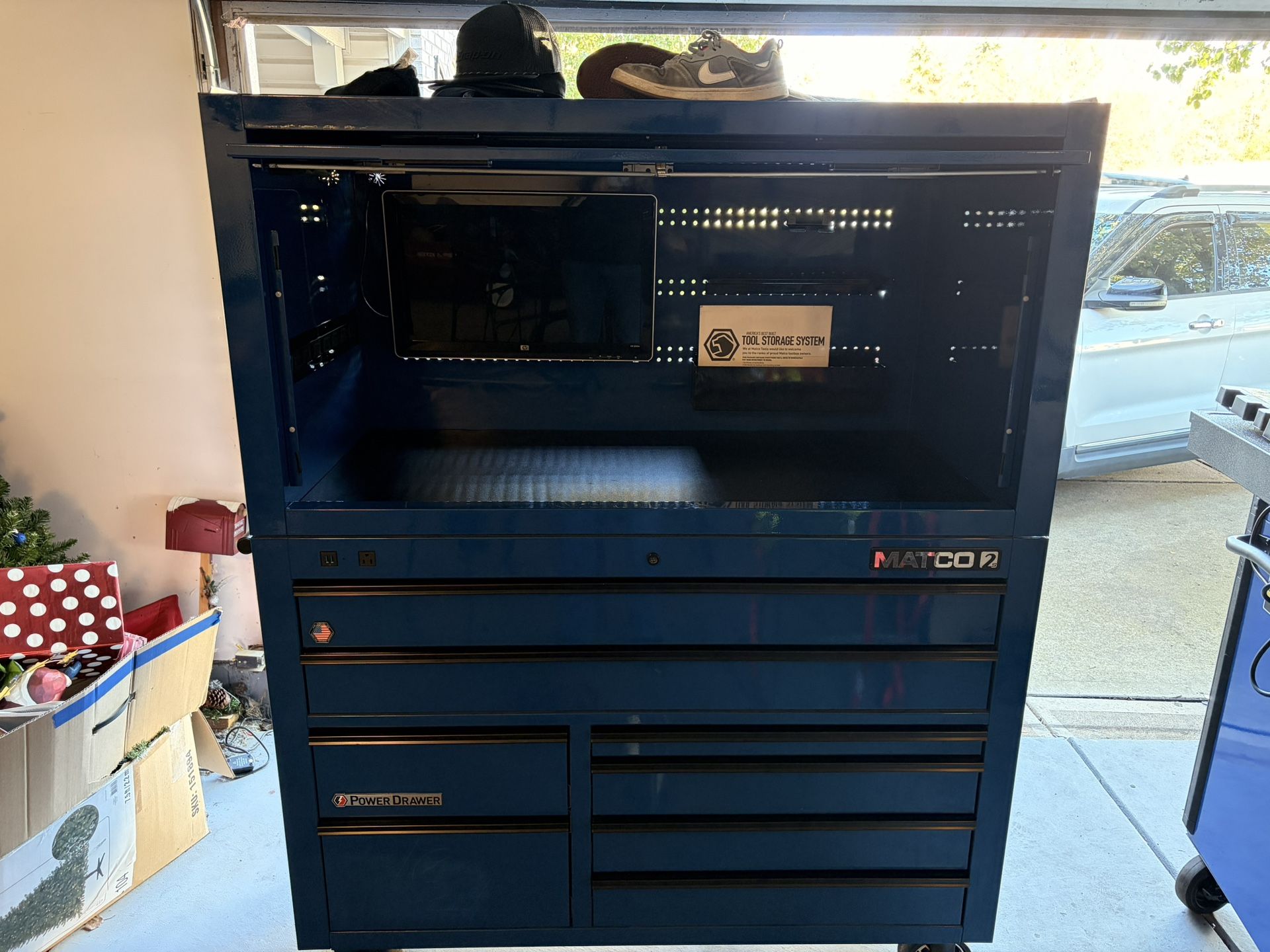 Matco 2s With Powered Hutch And Draws