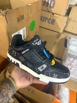 LV DESIGNER SNEAKS