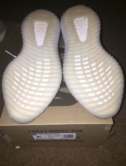 Yeezy v2 size 9.5