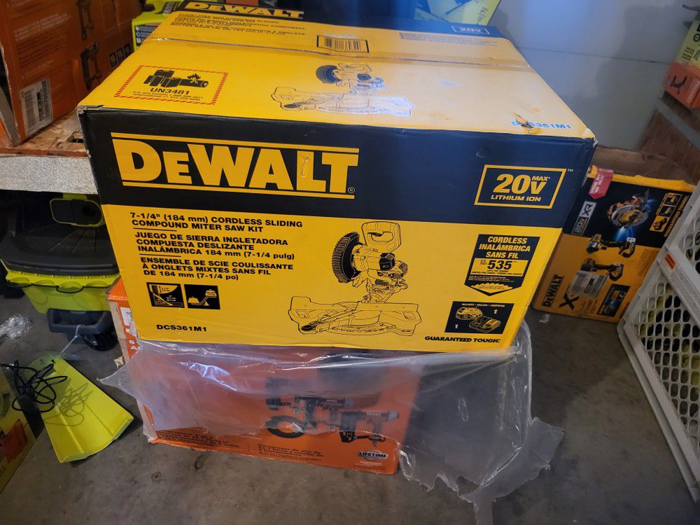 Dewalt brand new 20V MAX Cordless 7-1/4 in. Sliding Miter Saw with (1) 20V Battery 4.0Ah/charger ((Firm on price No lowballers))