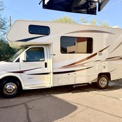 2015 Coachmen Freelander Class C 21QB Has Rear Bed Only 32000 Miles 