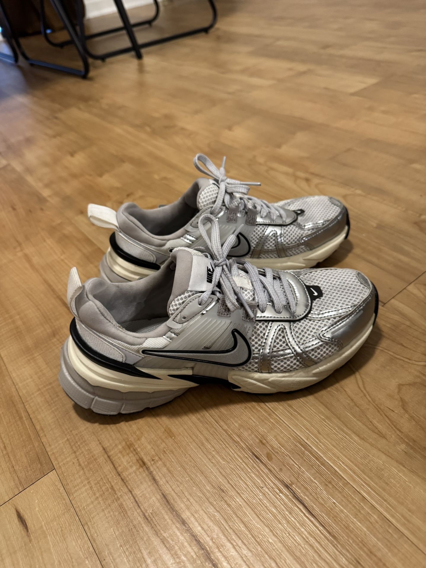 Nike V2K sneakers Size 6 