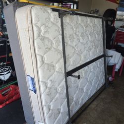 Used Queen Size Bed And Dresser