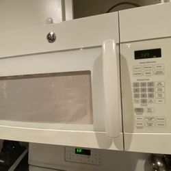 GE Microwave Oven 