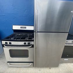 Stove & fridge