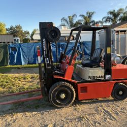 Forklift (Read Listing)