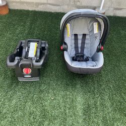 Graco Snug Car Seat With Base 