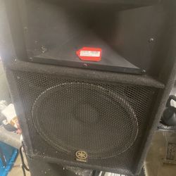 Yamaha Speakers (pair) 