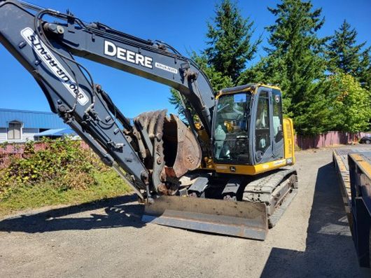 John Deere 135G (Excavator w/ blade)