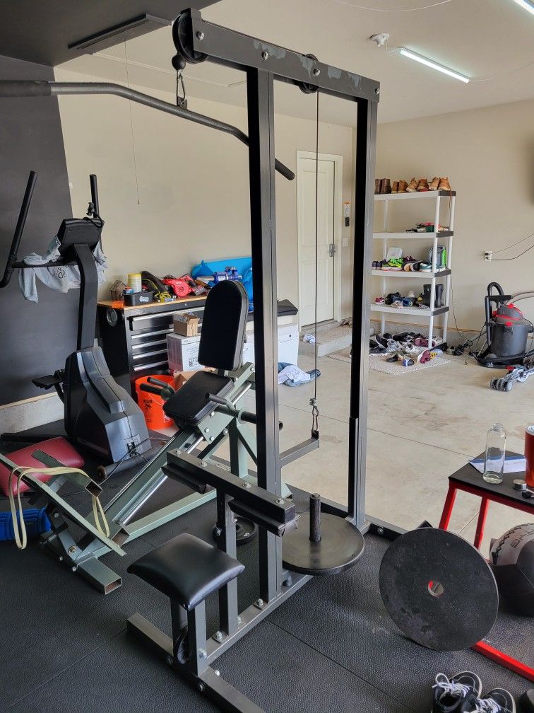 Body Smith Lat Pulldown.