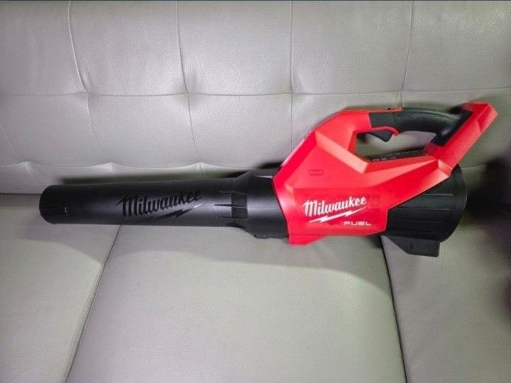 Milwaukee M18 FUEL 120 MPH 500 CFM Brushless Handheld Blower (Tool-Only)