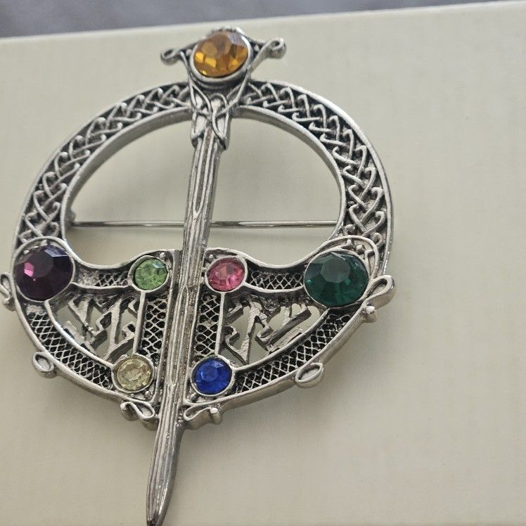 Vintage Celtic 7 Rhinestone Brooch