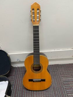 $200: Vintage Raimundo classical requinto guitar