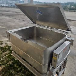 Tilt Skillet Braising Pan - 30 Gal Gas