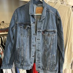 Men’s Levi Strauss Denim Jacket (jean) — XL