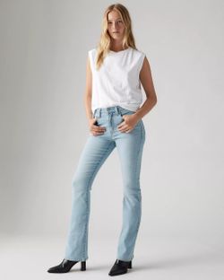 Women’s Levi's high rise boot cut Light Wash Jeans size 32W X 30L
