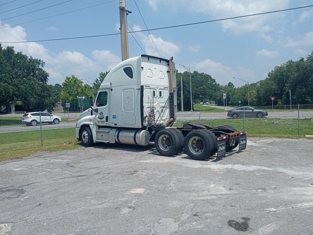 Freightliner Semi for Sale in Jacksonville, FL OfferUp