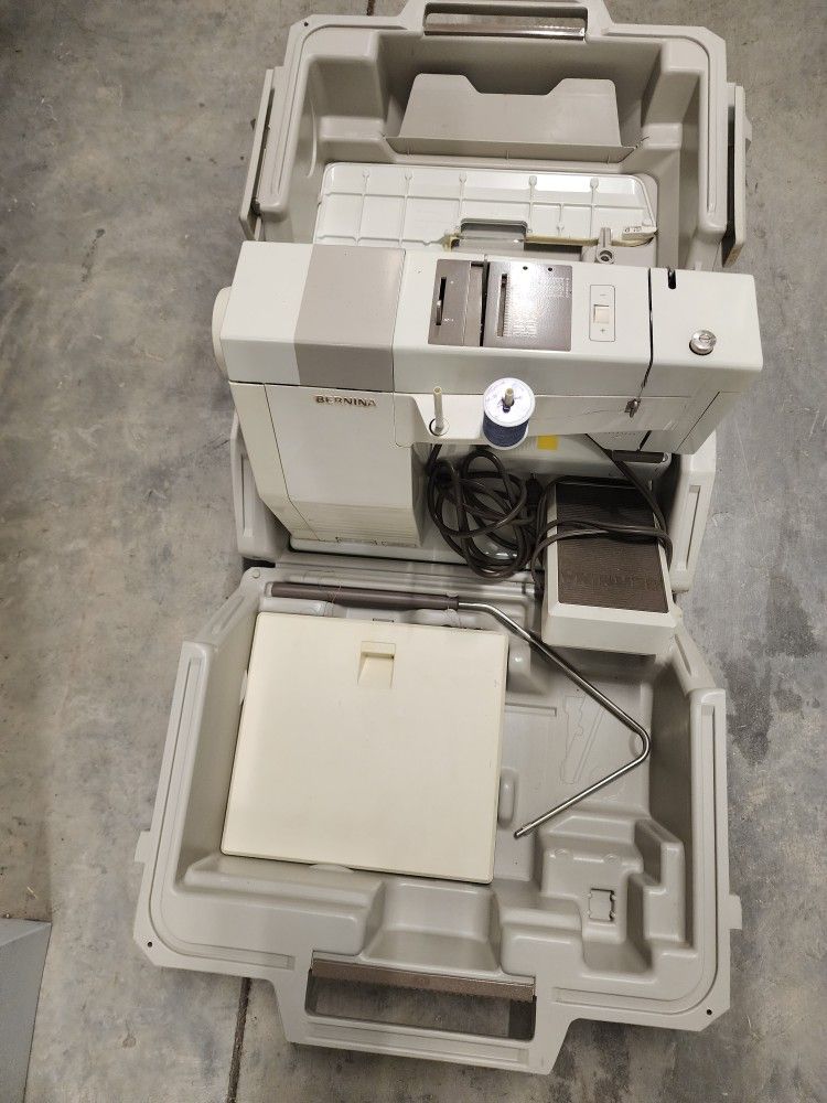 Vintage Bernina Record 930 Electronic Sewing Machine