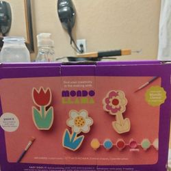 Mondo Llama Paint Wood Flower Kit