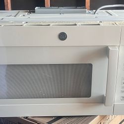 GE Microwave Like New!!