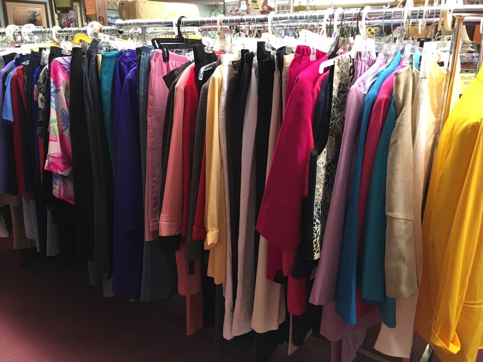 Selling Tons Of Women s Clothing And Purses For Sale In Greenwood IN selling-tons-of-women-s-clothing-and-purses-for-sale-in-greenwood-in