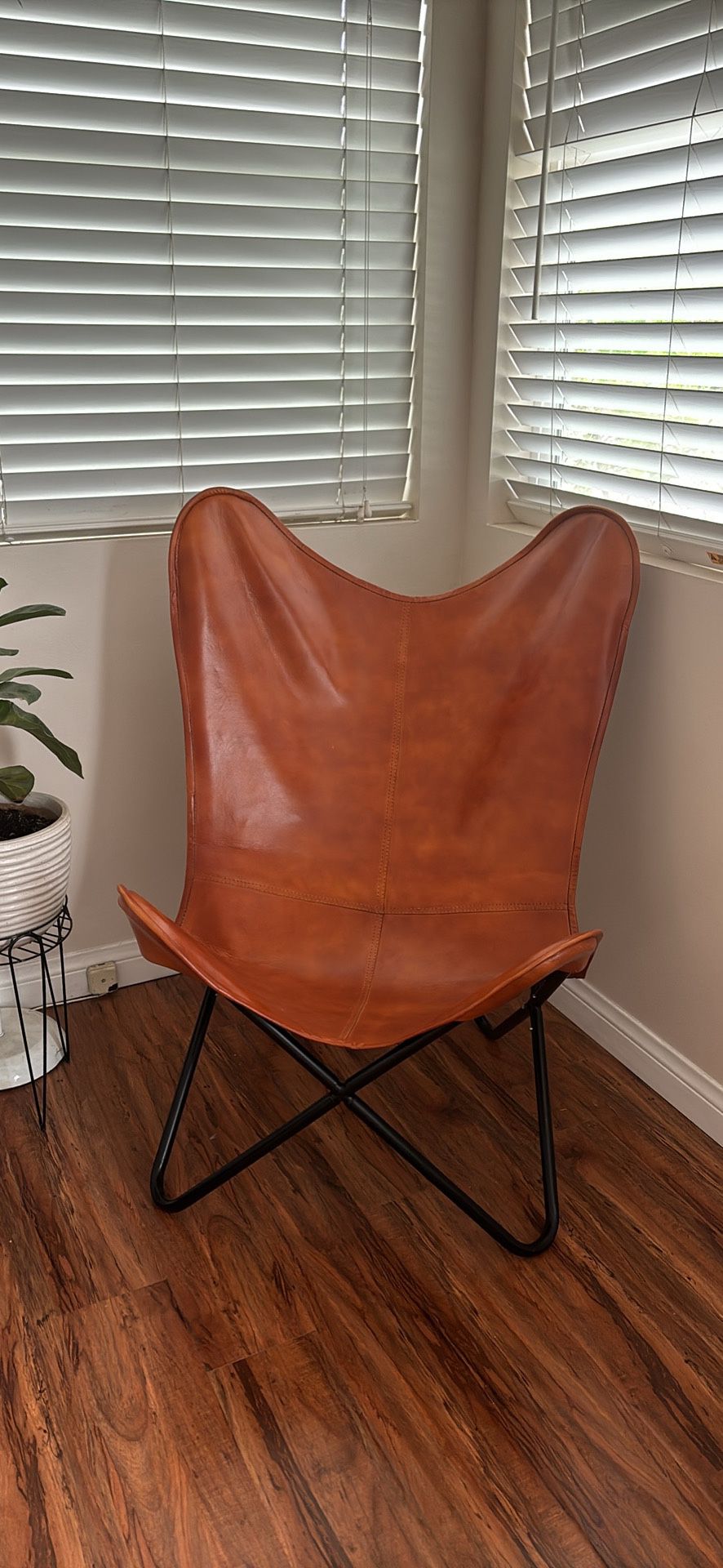 BRAND NEW Faux Leather Butterfly Chair 