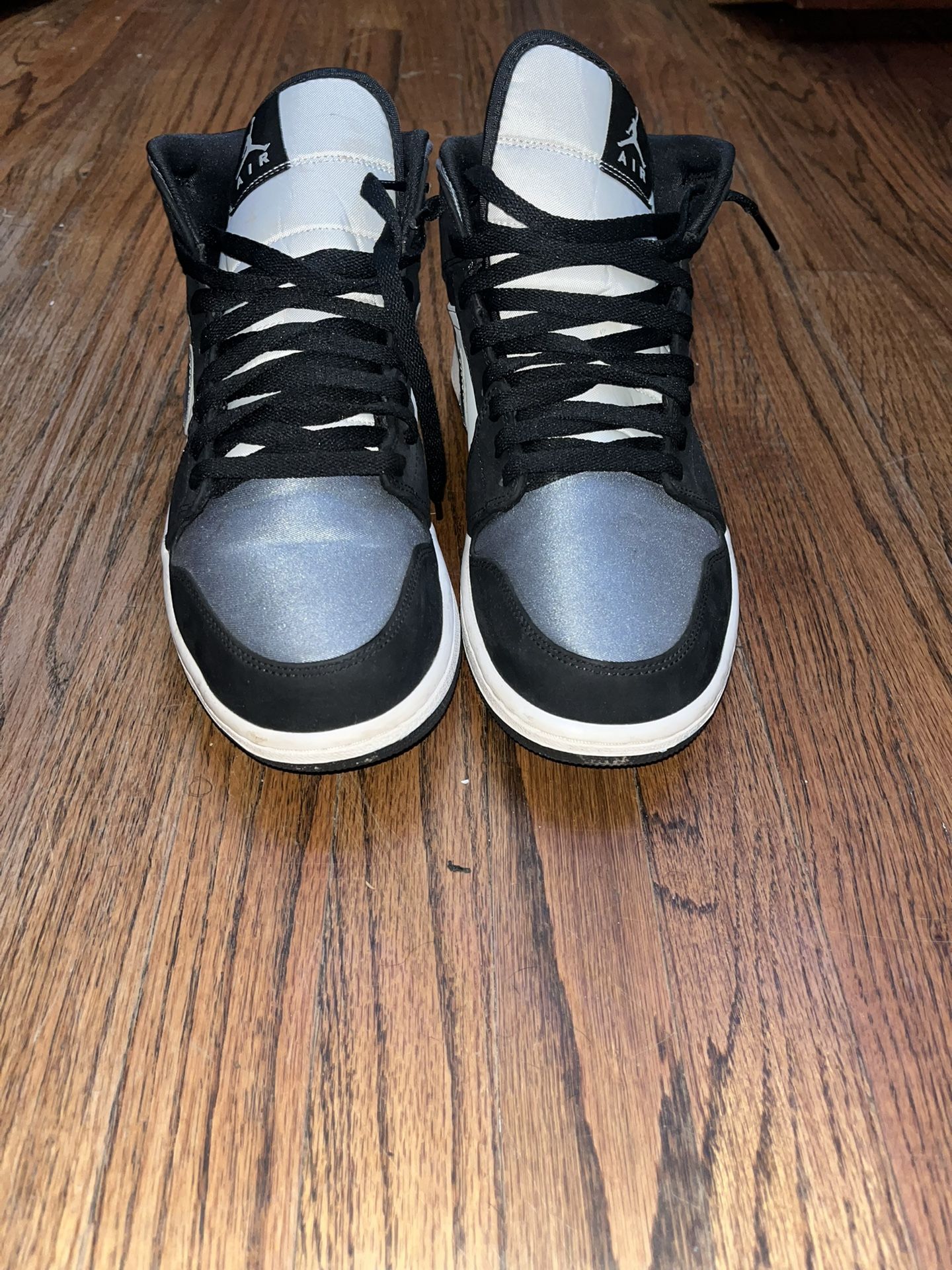 Air Jordan 1 Mid SE ‘Satin Smoke Grey’