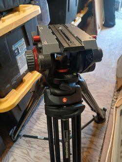Manfrotto tripod with 504hd fluid video head