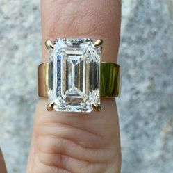 5 Ct Emerald Cut Diamond in 14K Gold Setting