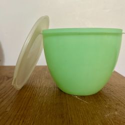 Vintage Tupperware- Jadite Crisper Lettuce Keeper