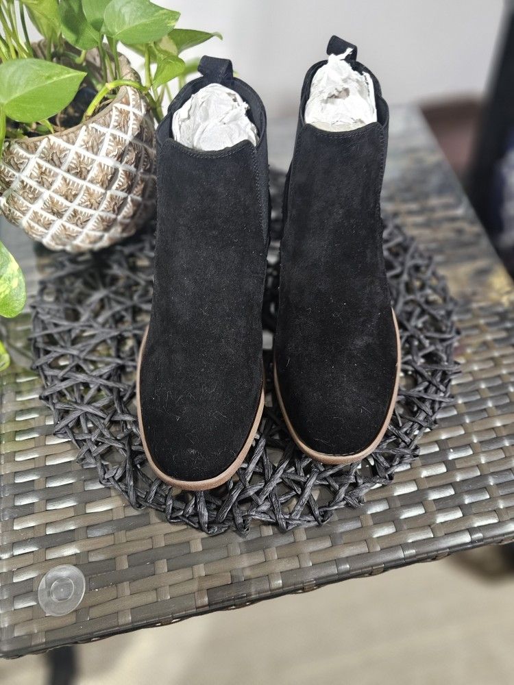 Men's Black Suede Ankle Boots Size 9.5 Brand new for Sale in Stonecrest