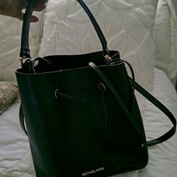 Black Michael kors Pourse