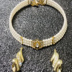 $10!: White Pearl Choker Necklace + Earrings!