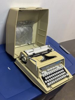 Vintage 1970’s Hermes 3000 Portable Typewriter UNTESTED
