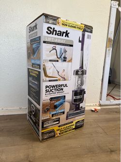 Shark Lift-Away with Powerfins, Self-Cleaning Brushroll Bagless Pet Upright Vacuum Cleaner with HEPA Filter
