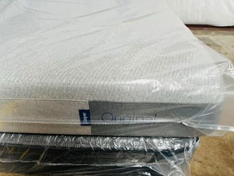 Queen Casper memory foam mattress set
