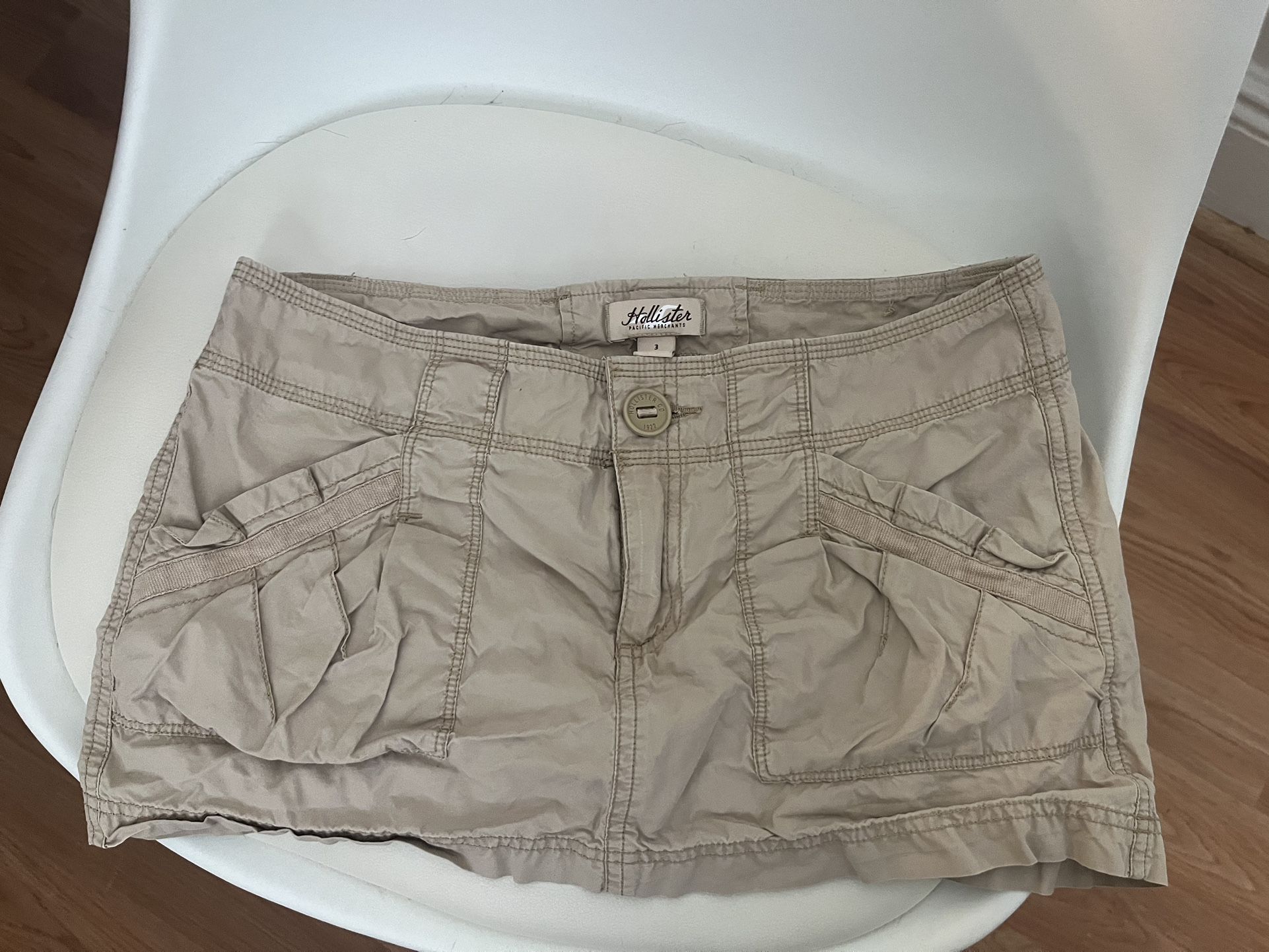 Hollister Vintage Khaki Low Rise Mini Skirt