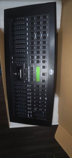 American DJ DMX OPERATOR PRO - Consola de control de iluminación híbrida de 136 canales (