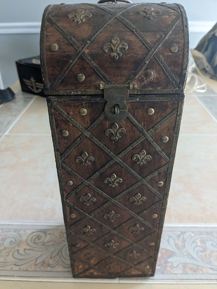 Old Rare Vintage Wine Box