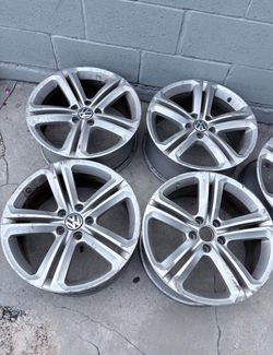 Volkswagen factory OEM wheel. This wheel comes stock on the following models: Volkswagen CC, Passat