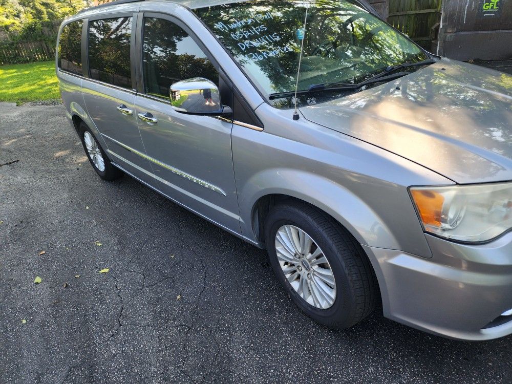 2013 Chrysler Town & Country